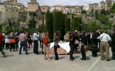 Medios valencianos «retratan» este martes el envoltorio de las Casas Colgadas