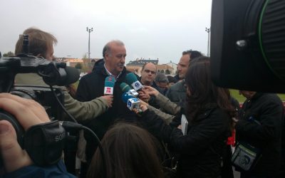 El seleccionador Vicente del Bosque acude a un acto solidario en Tarancón