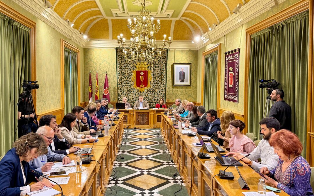 Debuta en las retransmisiones de los Plenos
