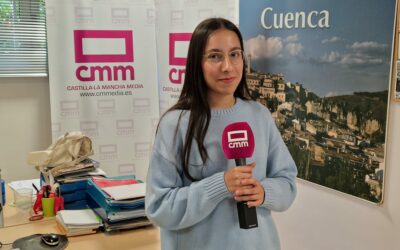 Sola ante las cámaras