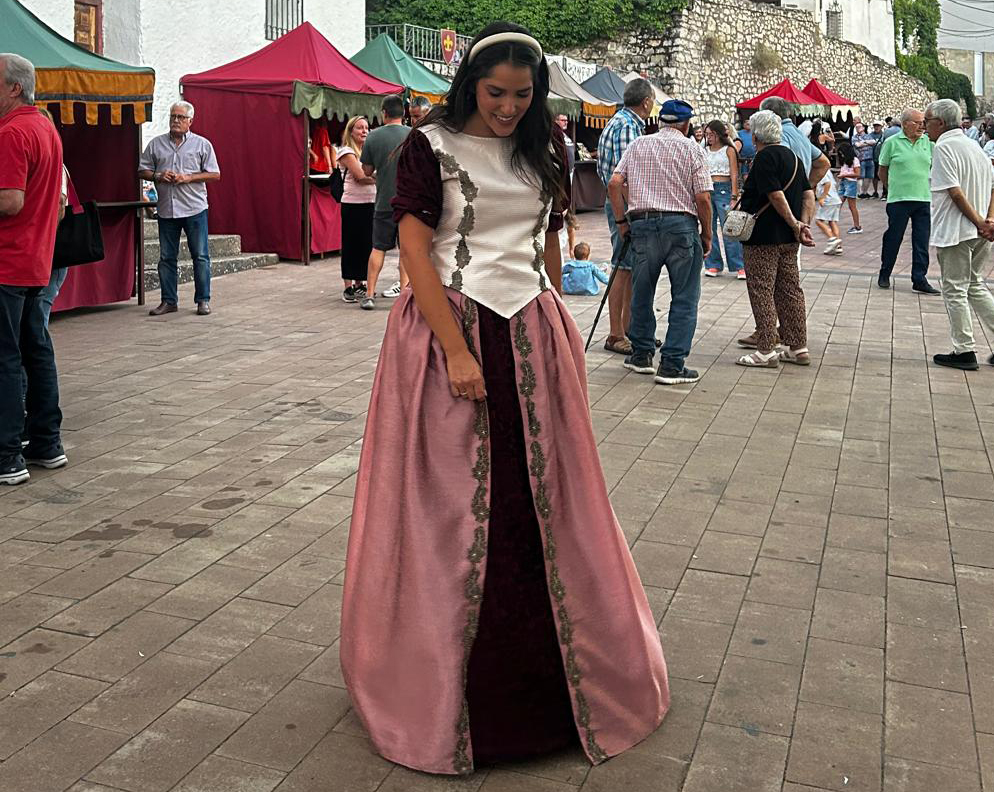 Carmen_Acedo_Presentadora_LosTercios_Huélamo Carmen_Acedo_Presentadora_LosTercios_Huélamo