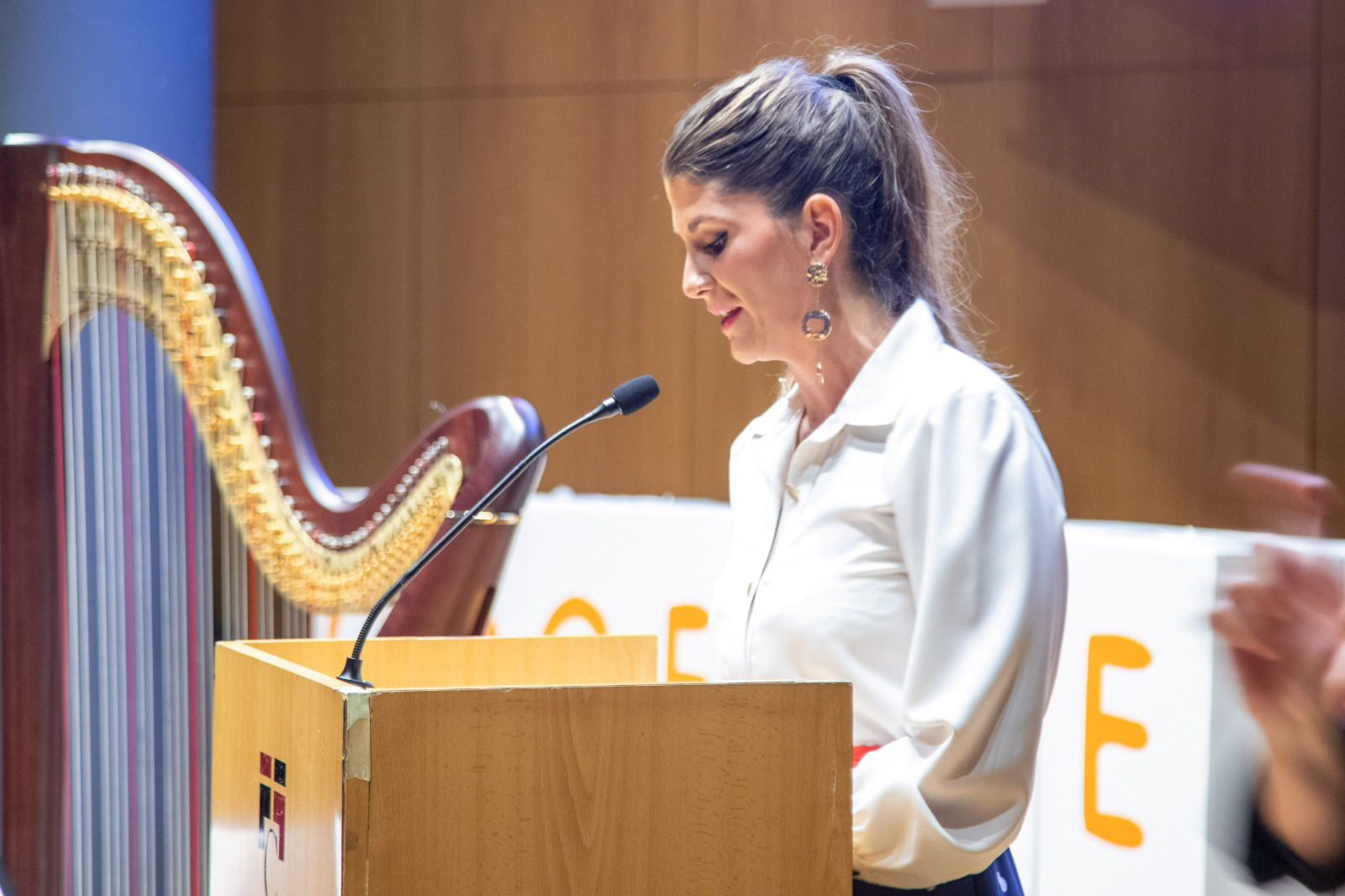 Alba_Soledad_Presentadora_35_COCEMFE_2