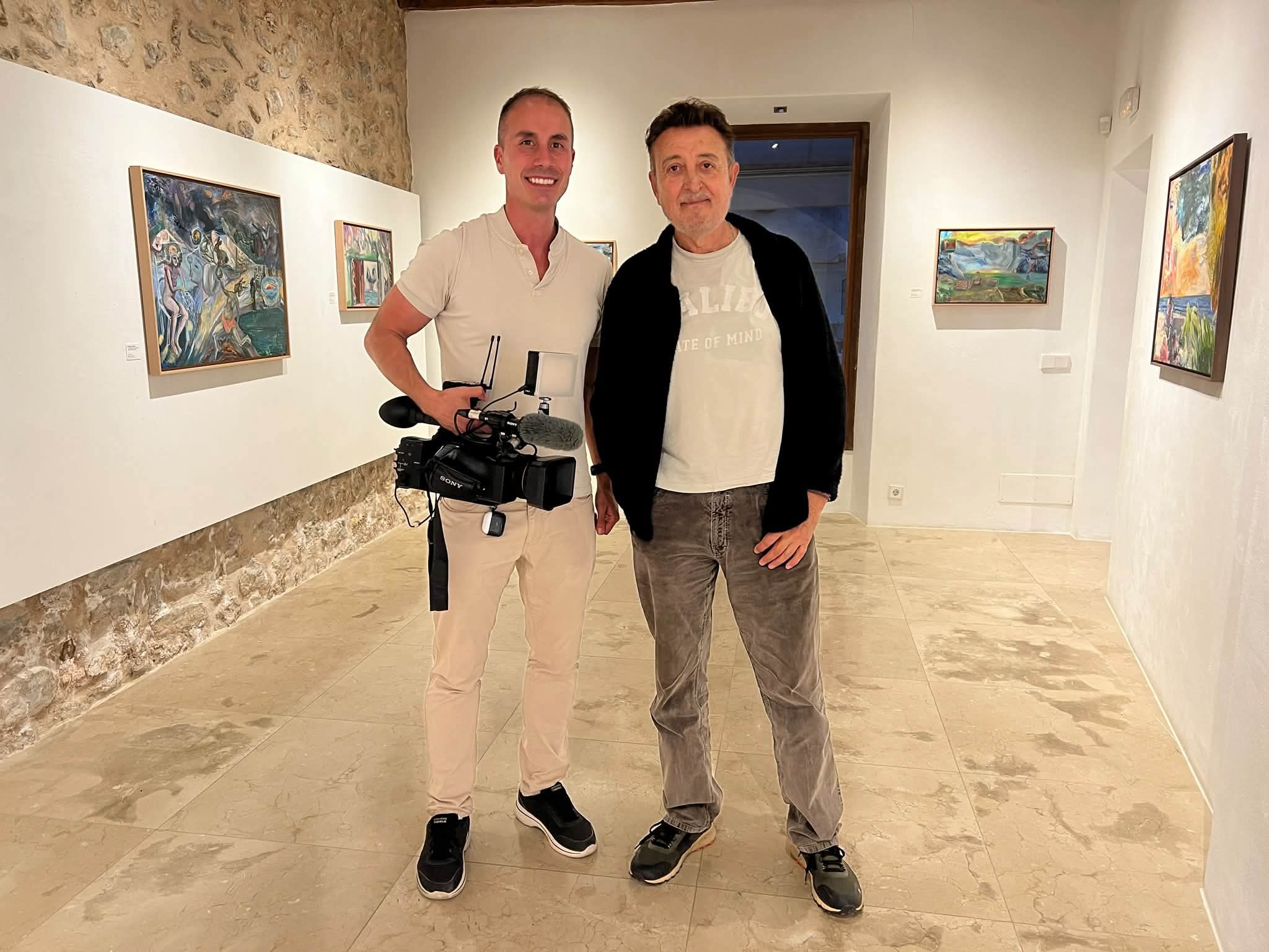 Manolo García pintor con medios Mallorca IB3 Manolo García pintor con medios Mallorca IB3